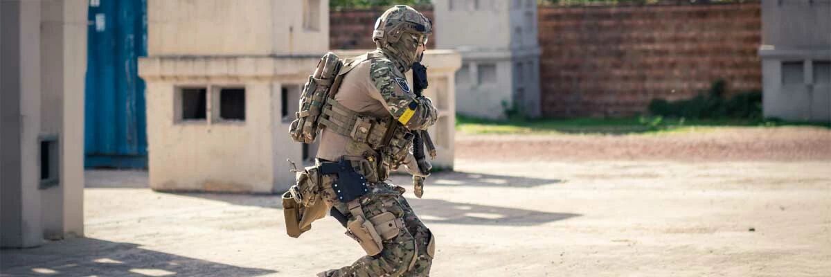 Partie sur un terrain d'airsoft mixte