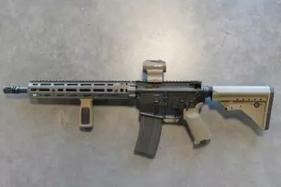 Rplique M4 type Tokyo Marui GBBR Bi-ton Custom